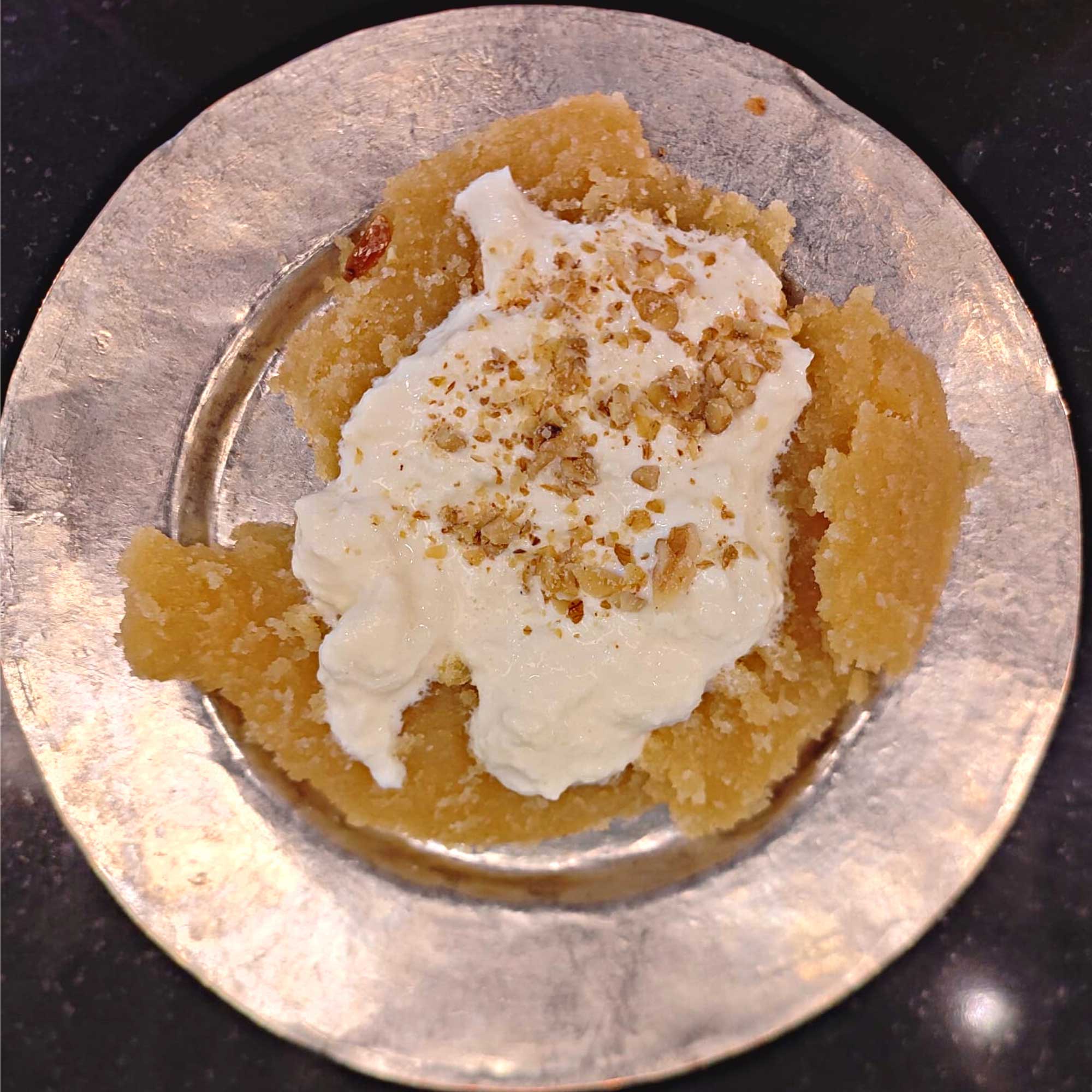 Kaymaklı İrmik Helvası